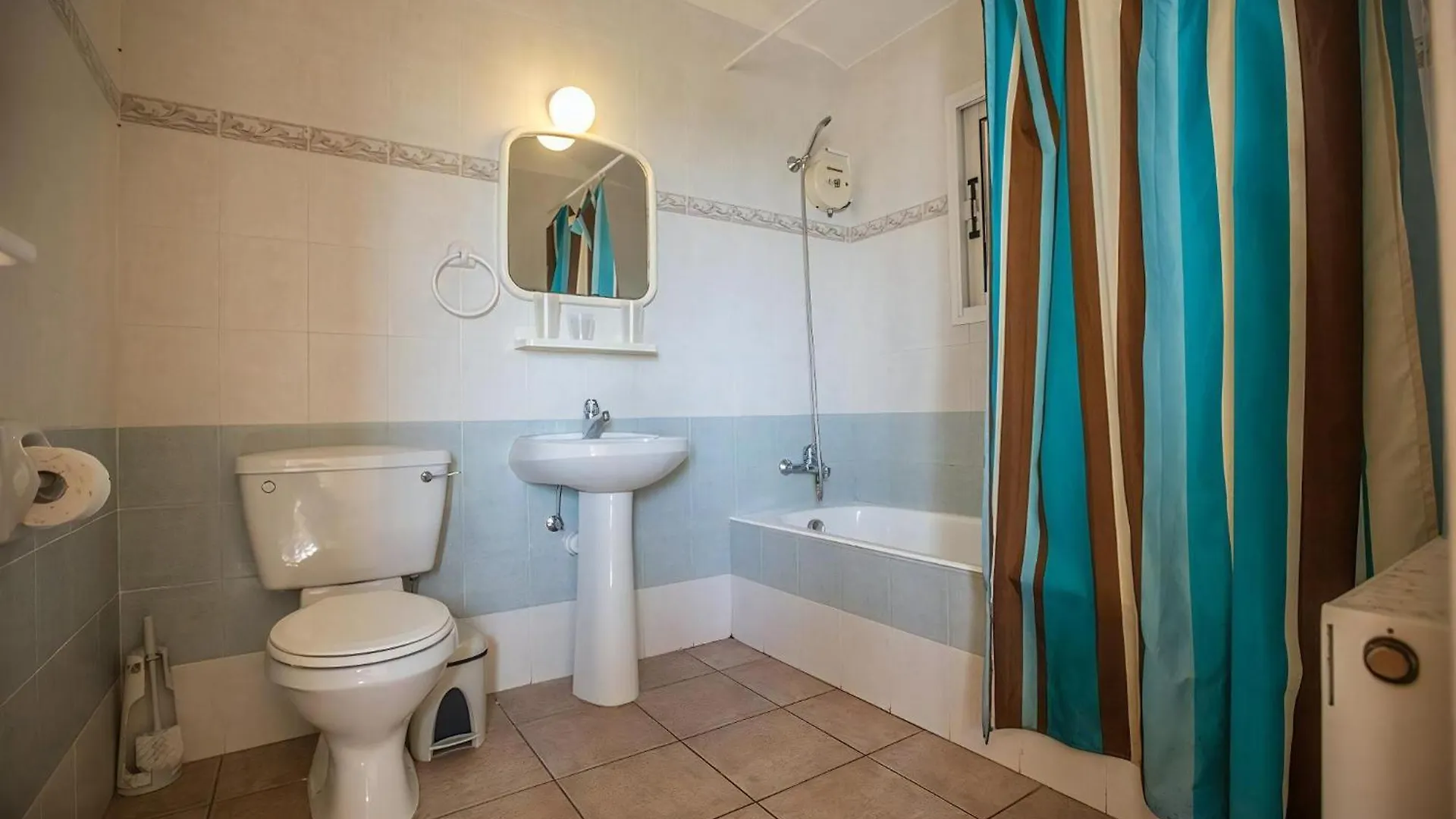 Villa Magusta - Modern 4 Bedroom Ayia Thekla Villa With Pool - Close To The Beach Ayia Napa